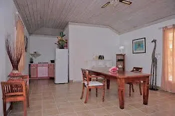 Bougainvilla Hotel Union Island 3*,  Saint Vincent and the Grenadines