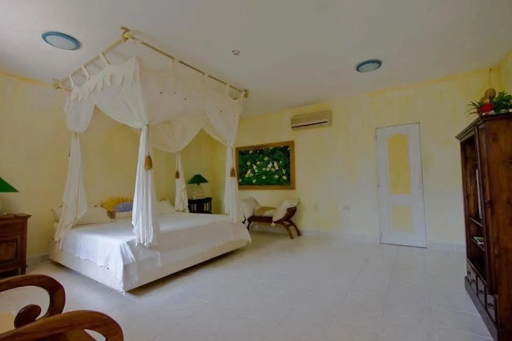 Bougainvilla Hotel Union Island 3*,  Saint Vincent and the Grenadines